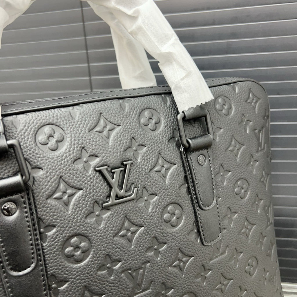 New real Leather V Logo BagsXC052025092207