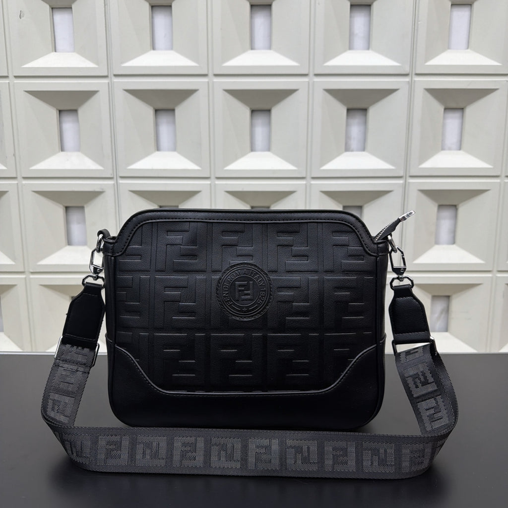 New Fashion  Leather Men's BagsXC052025120902