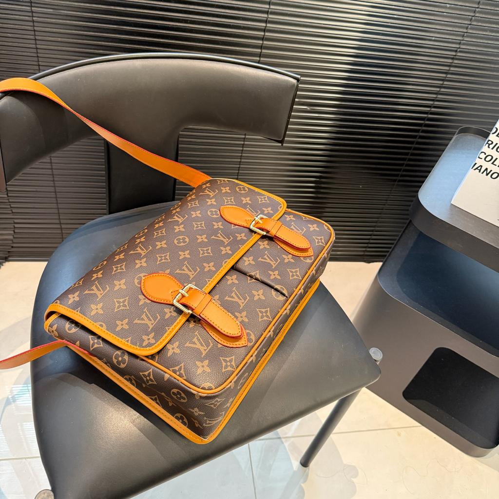 New Handmade Leather V Logo BagsXC052025082001