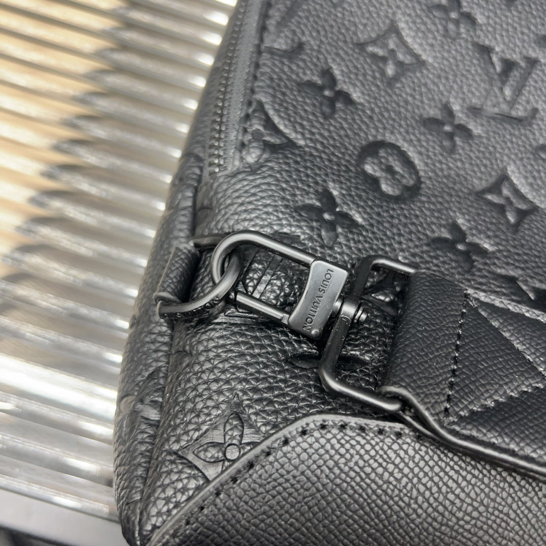 New v Logo Men's BagsXC052024120201