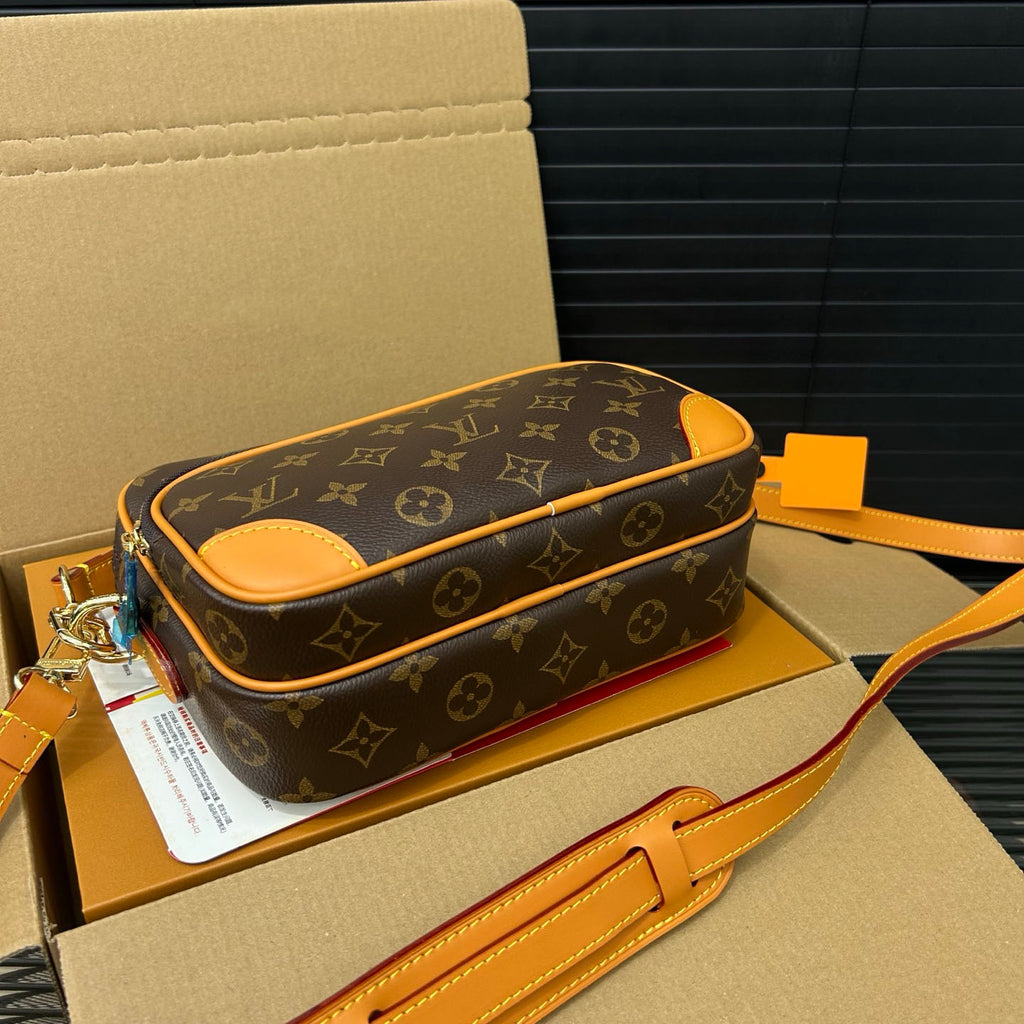 New Handmade Leather V Logo Bags XC052025072519