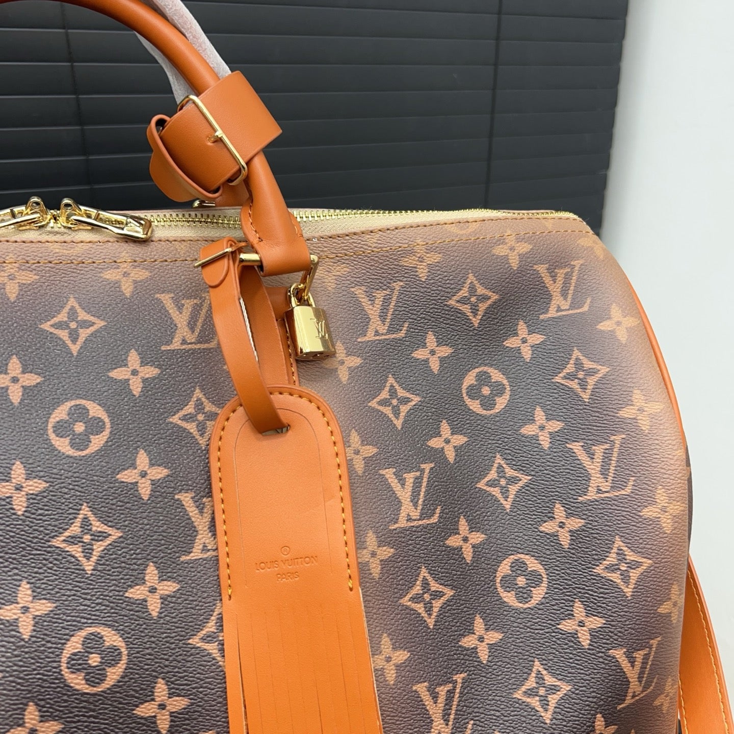 New V Logo handmade Leather fashion BagsXC052024022405