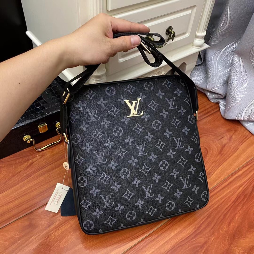 New Black Leather V Logo 26cm Men's BagsXC052025102201