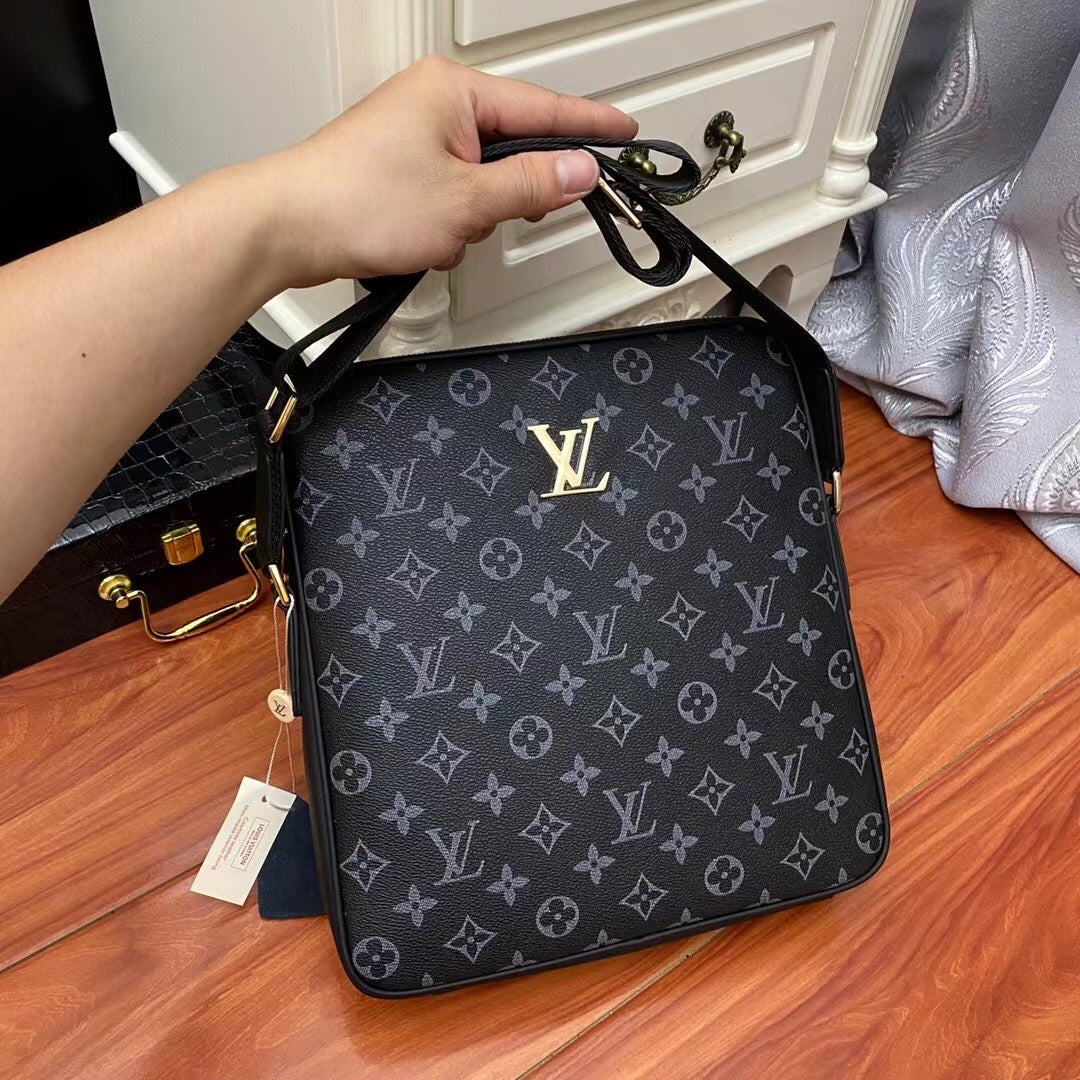 New Black Leather V Logo 26cm Men's BagsXC052025102201