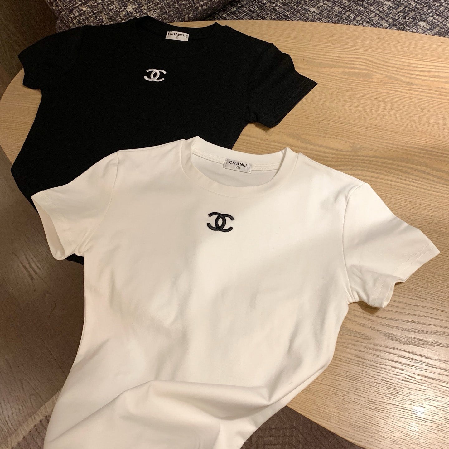 New Fashion Black and White Women's T-shirtXC052025021801