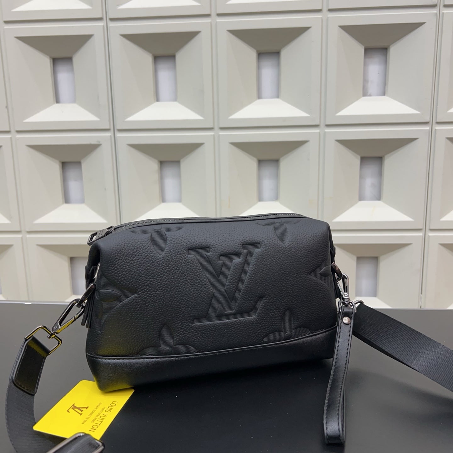 New  Black Leather V Logo Men's BagsXC052025110304