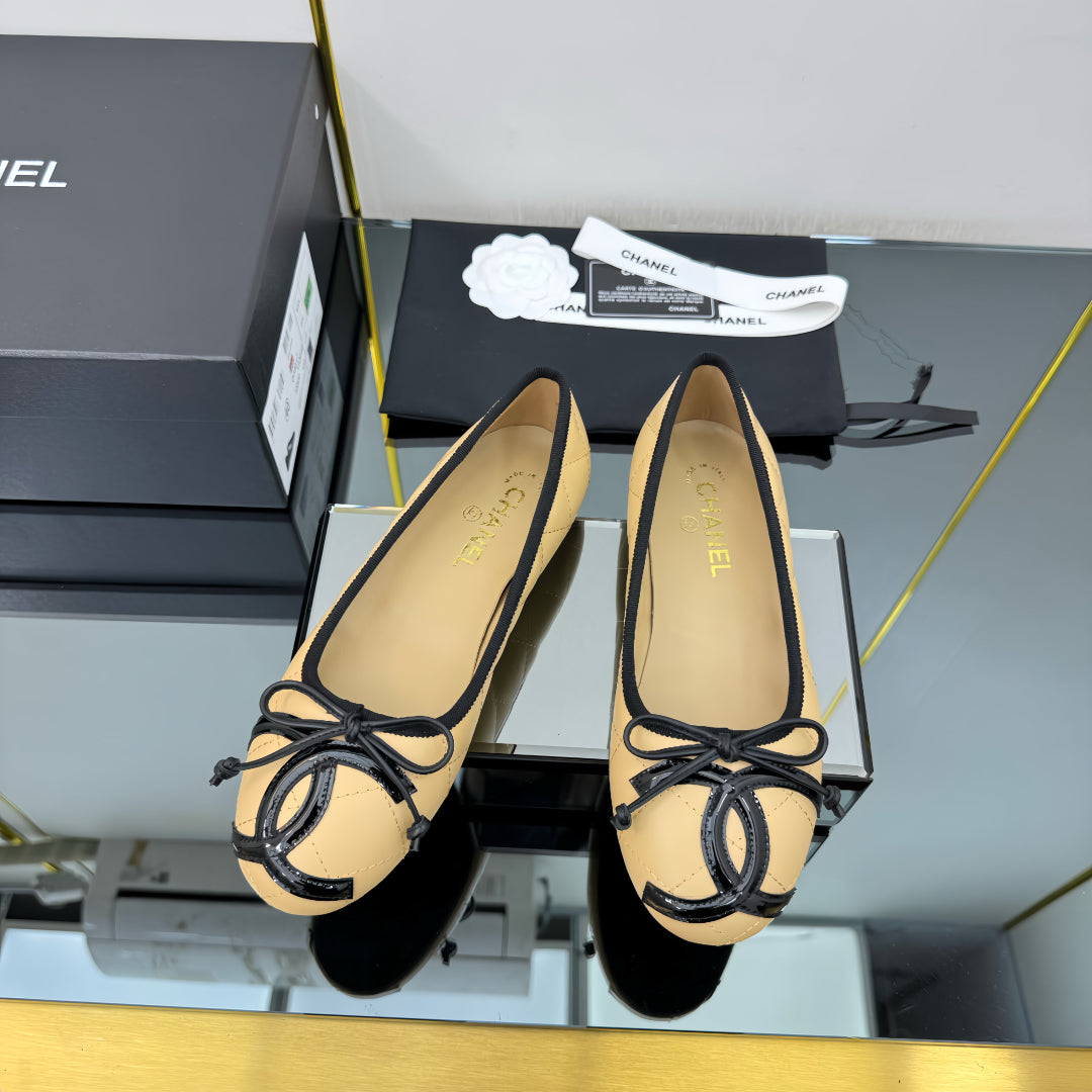 New C Logo Leather Women's ShoesXC052025041401