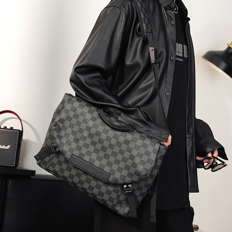 New Black Leisure v logo men's fashion shoulder bags-PD052023103101