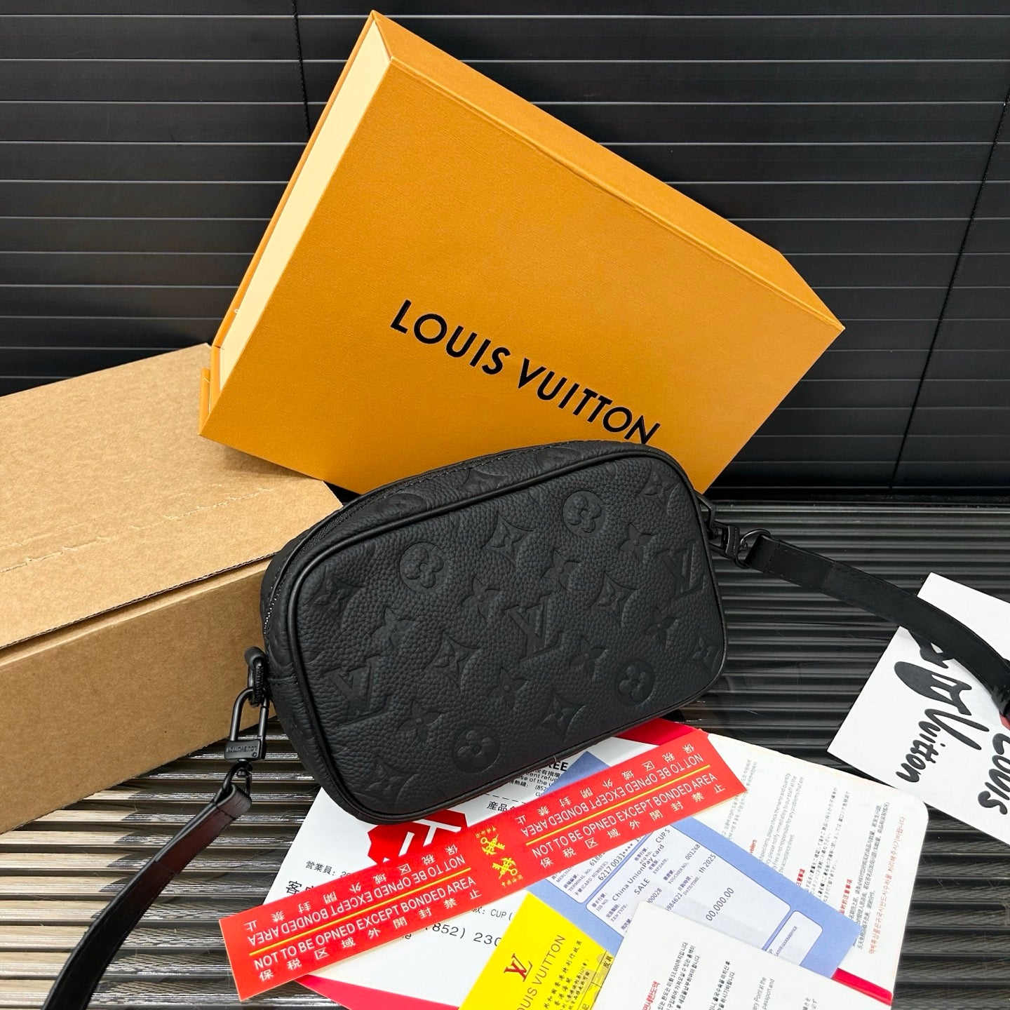 New fashion V Logo Leather Men's BagsXC052025092803