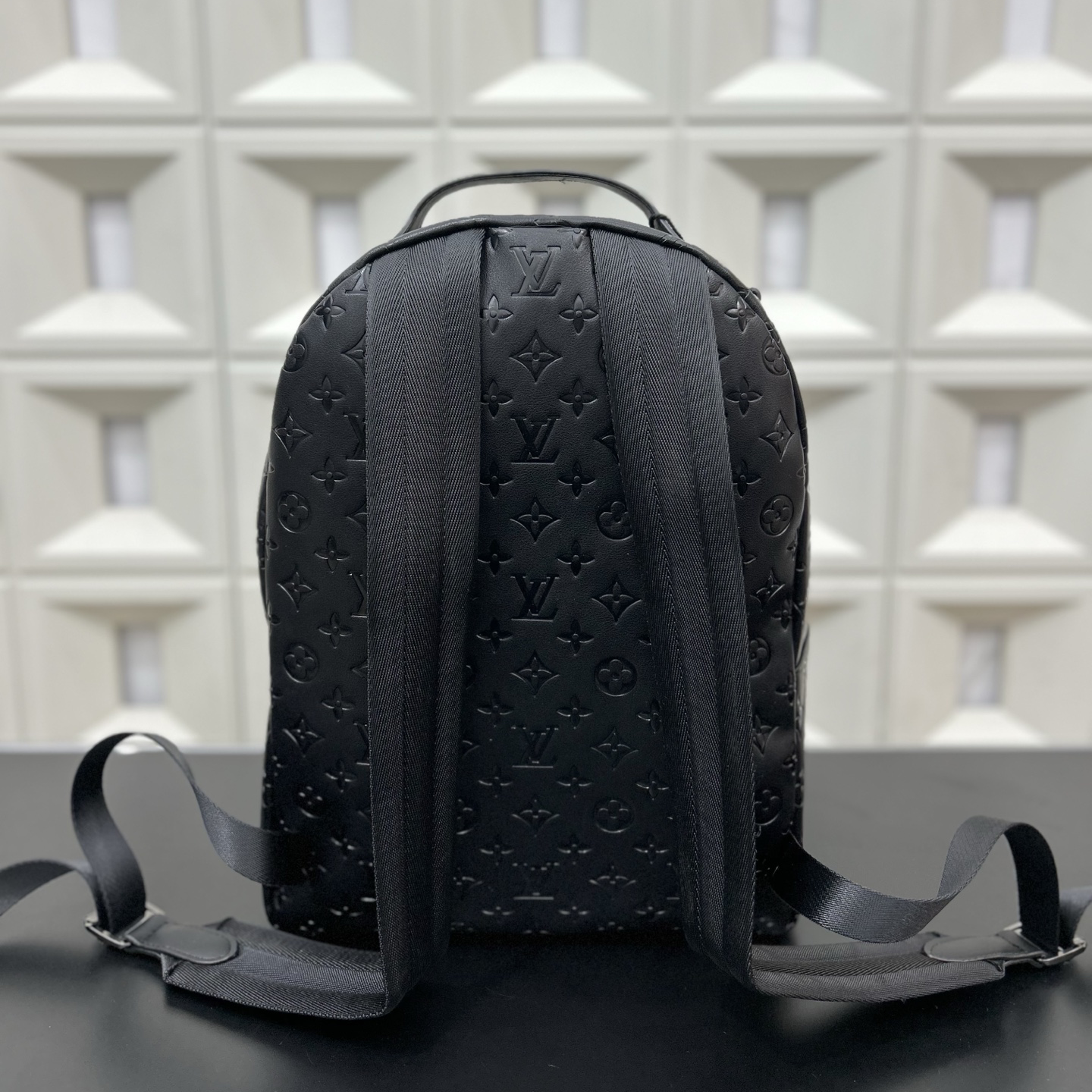 New Fashion V Logo Handmade bagsXC052025111709