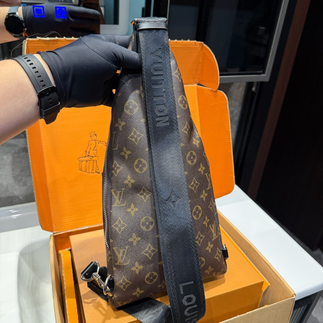 New Fashion  Leather Men's BagsXC052025121104