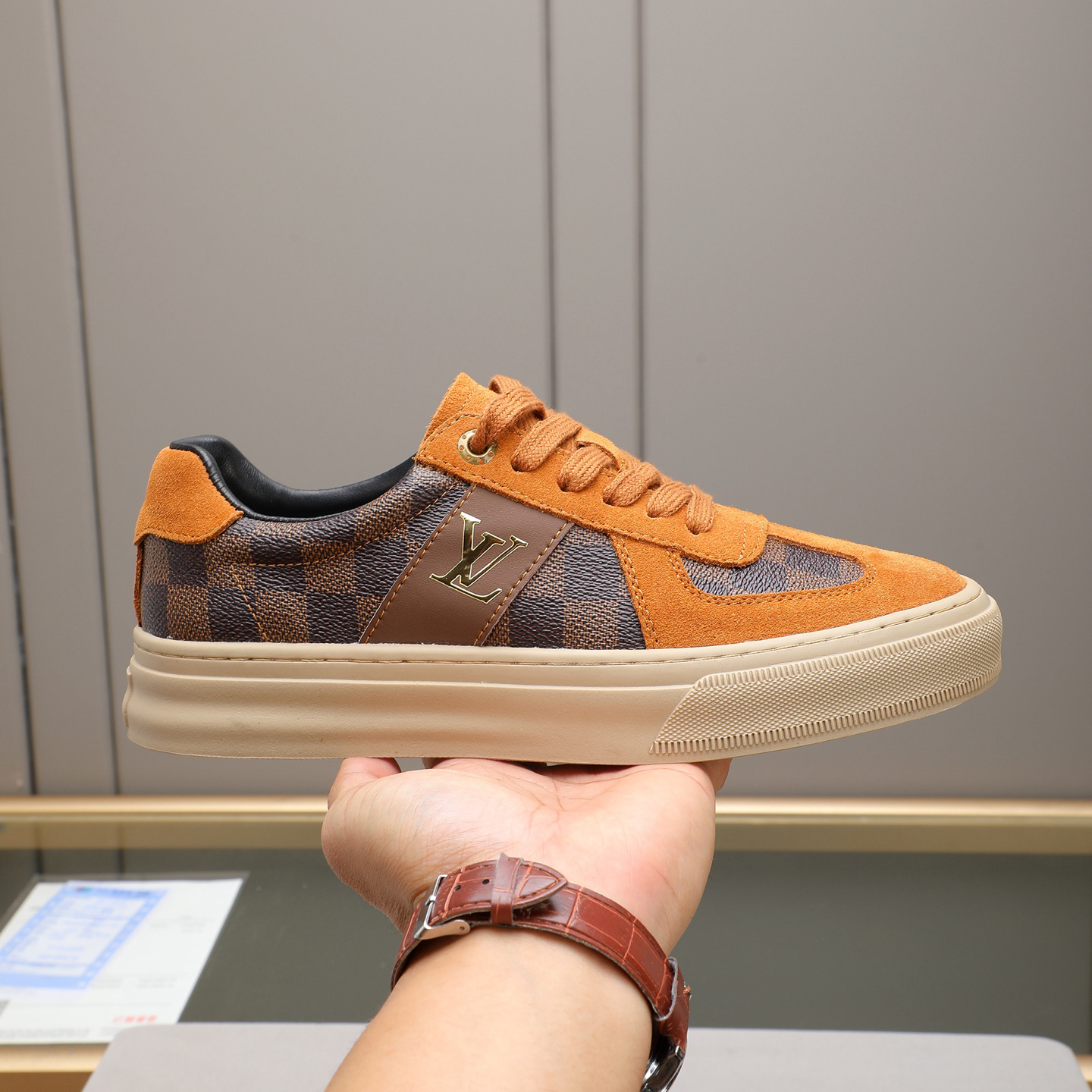New Leather Fashion V Logo Men's sneakersXC052025110608