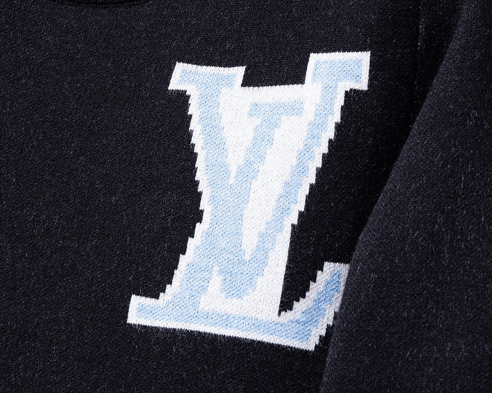 New Fashion V Logo handmade Men's sweaterXC052025092406