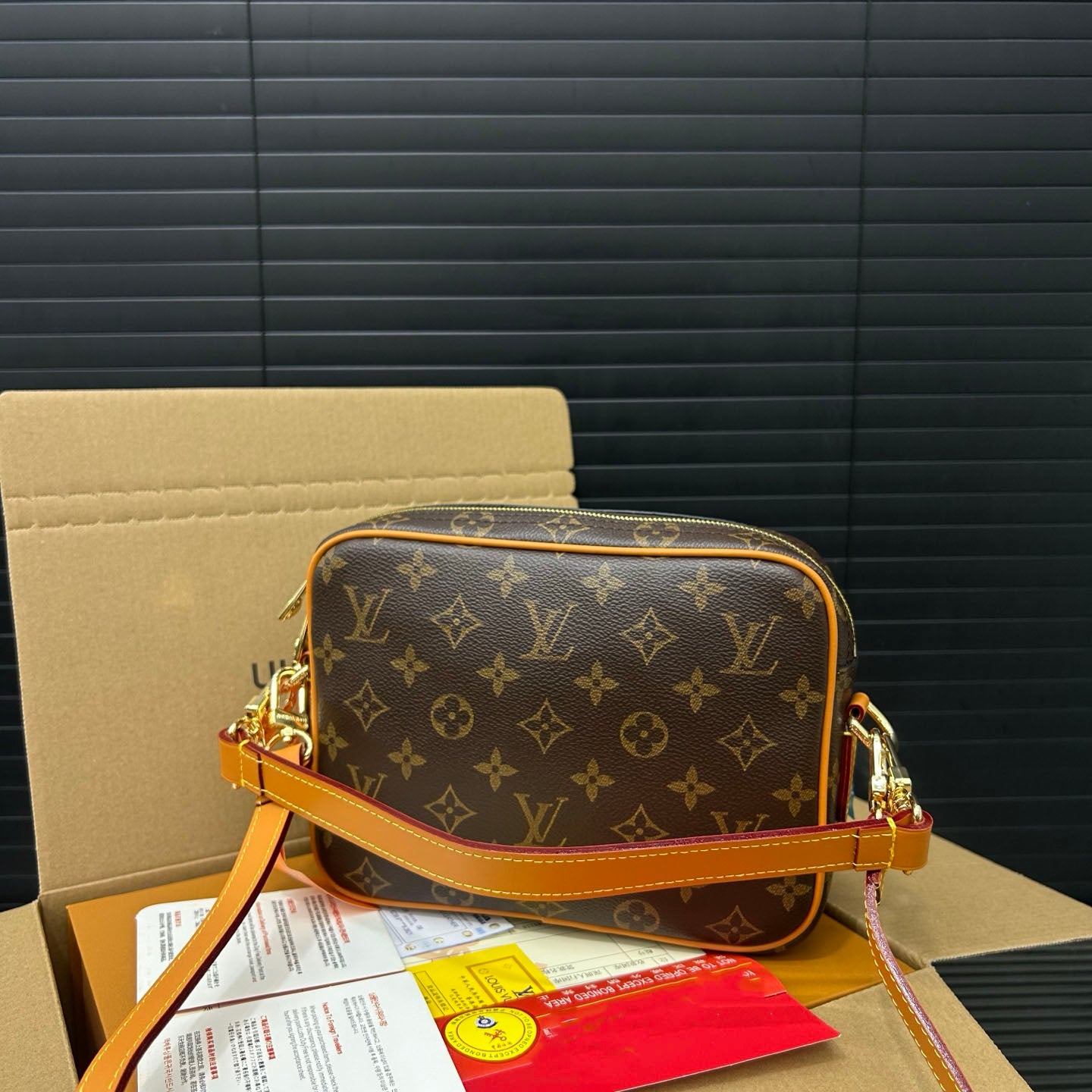 New Handmade Leather V Logo Bags XC052025072519