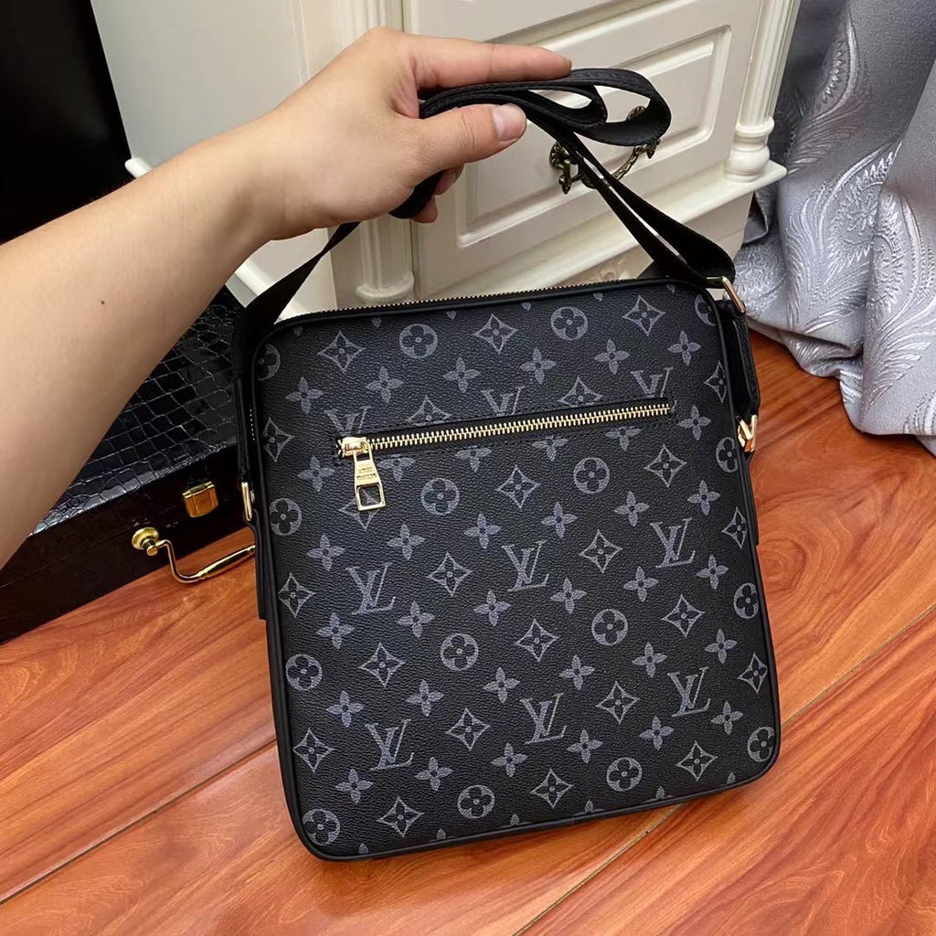 New Black Leather V Logo 26cm Men's BagsXC052025102201