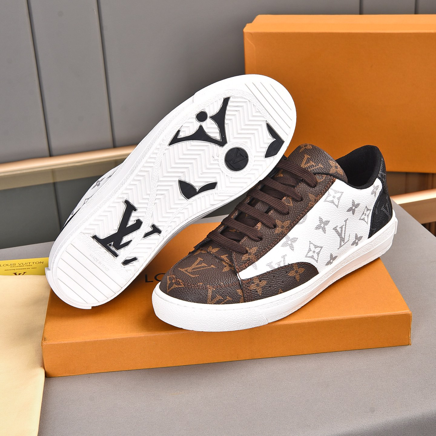 new fashion V logo men's SneakersXC052025110301