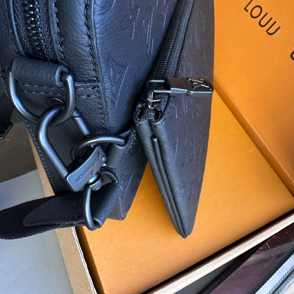 New Black Leather V Logo fashion BagsXC052023112203
