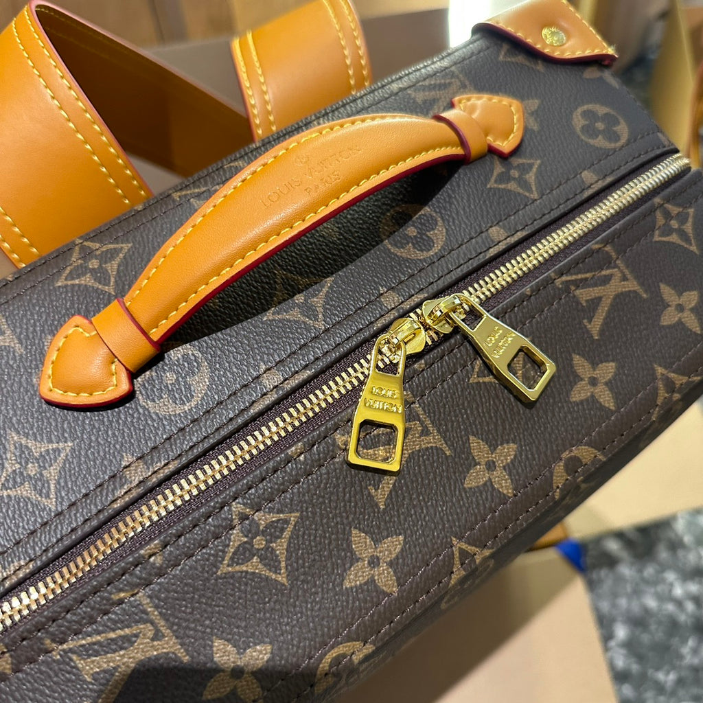 New Fashion V Logo Male or Female Bags052024022715