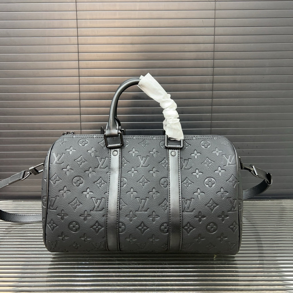 New Handmade 35cm Leather V logo Men BagsXC052025072801
