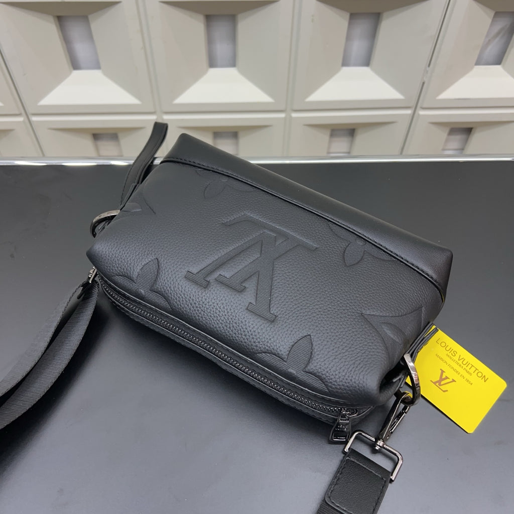 New  Black Leather V Logo Men's BagsXC052025110304