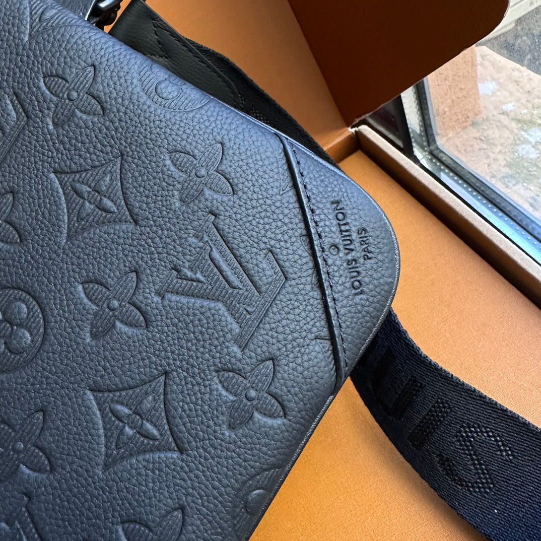 New Black Leather V Logo fashion BagsXC052023112203