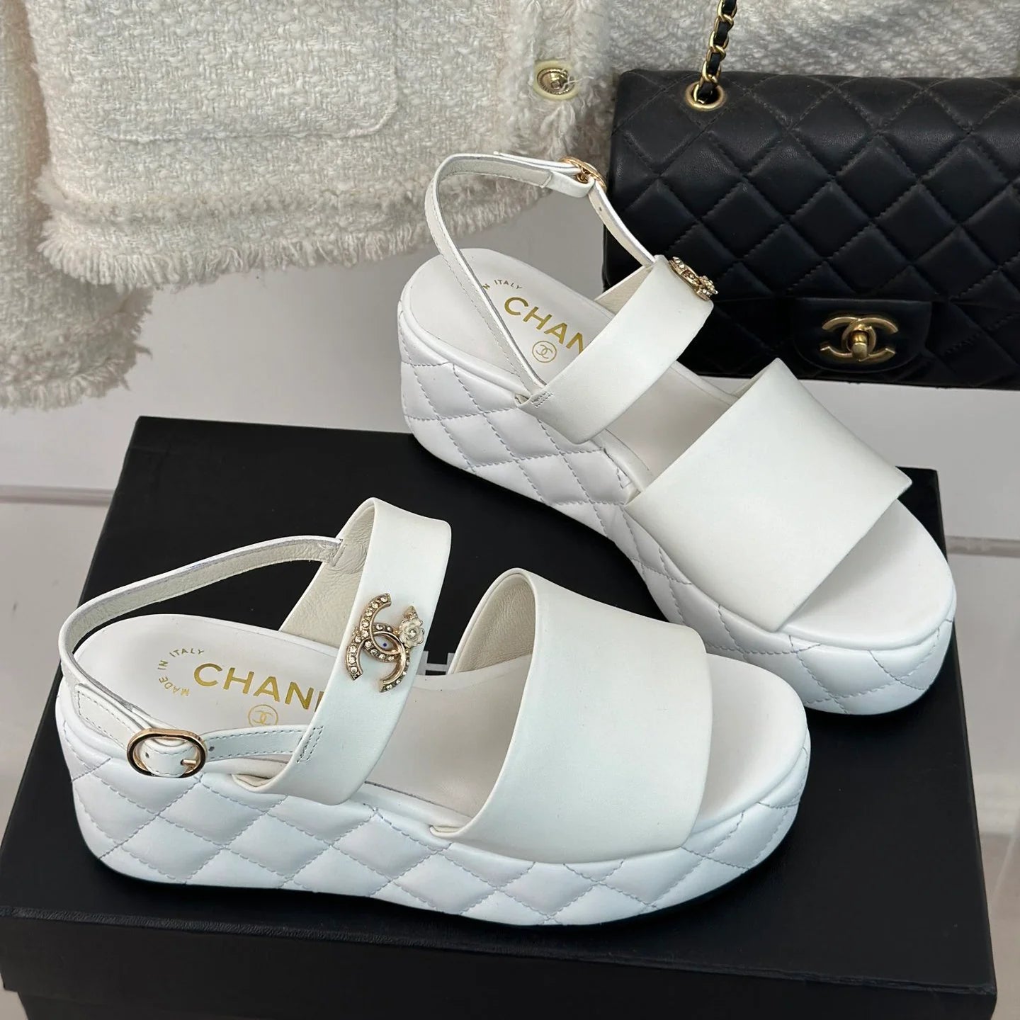 New fashion White and Black C Logo Women's SandalsXC052024021804