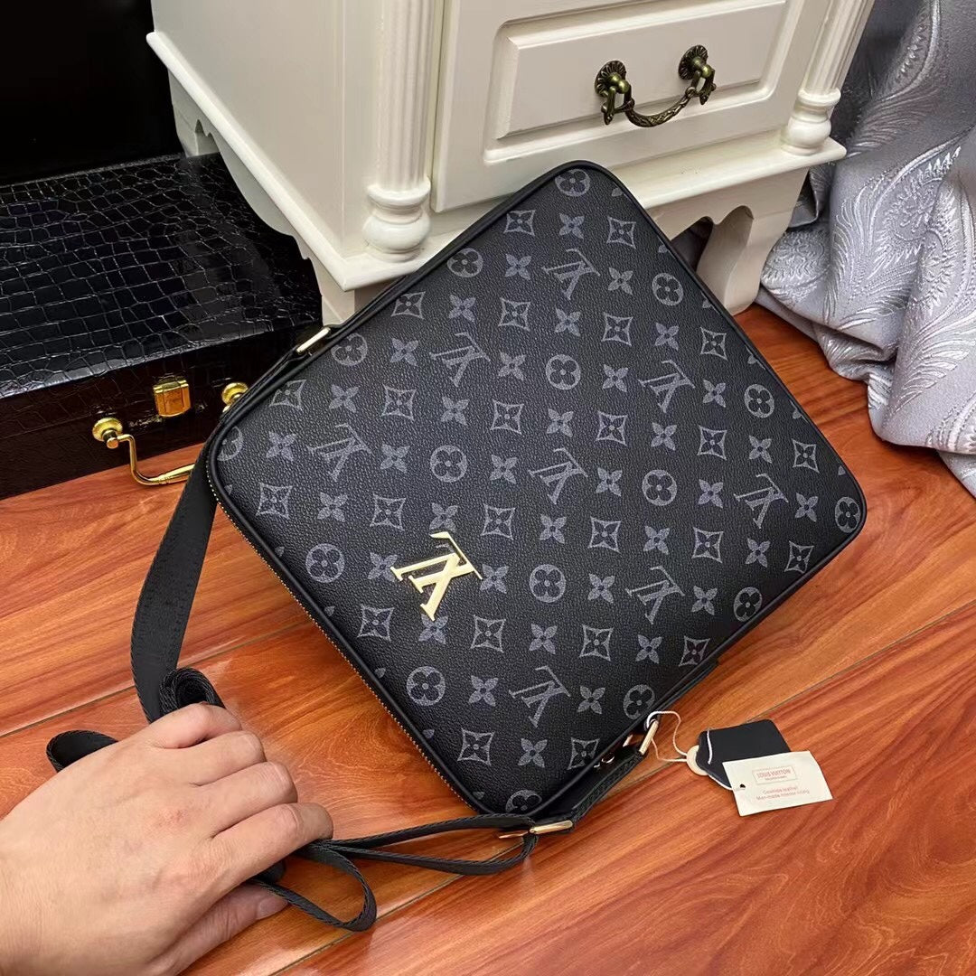 New Black Leather V Logo 26cm Men's BagsXC052025102201