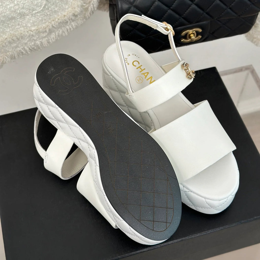 New fashion White and Black C Logo Women's SandalsXC052024021804