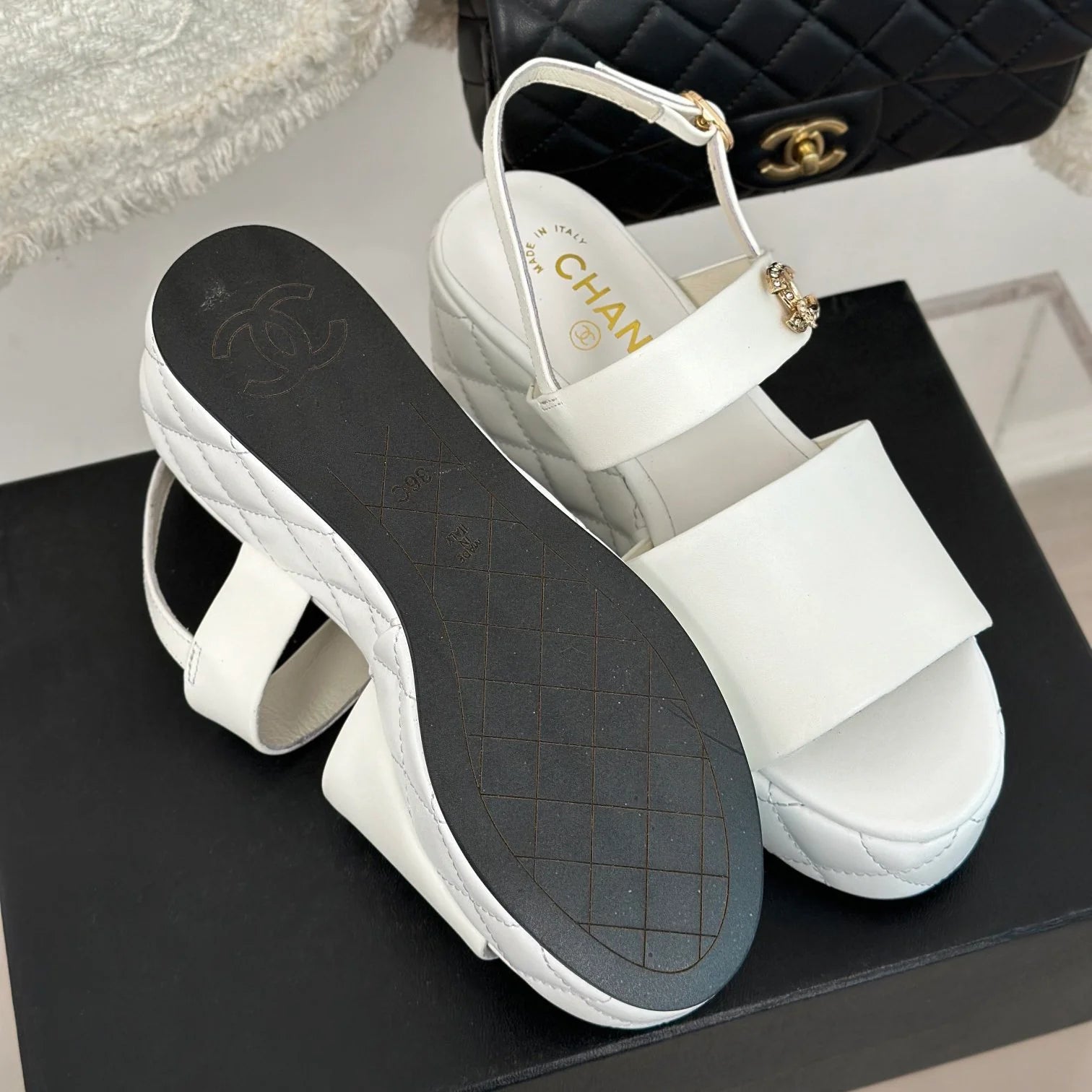 New fashion White and Black C Logo Women's SandalsXC052024021804