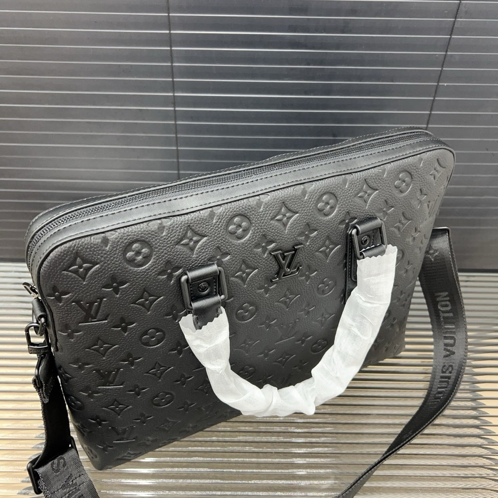 New real Leather V Logo BagsXC052025092207