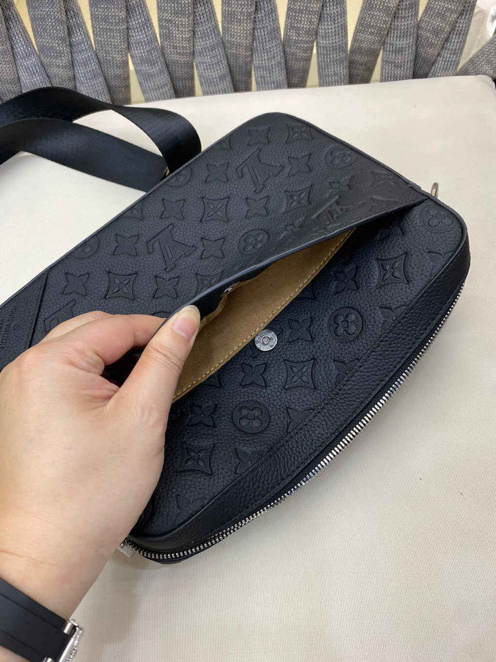 New Handmade Real leather V Logo fashion bagsXC052024122703
