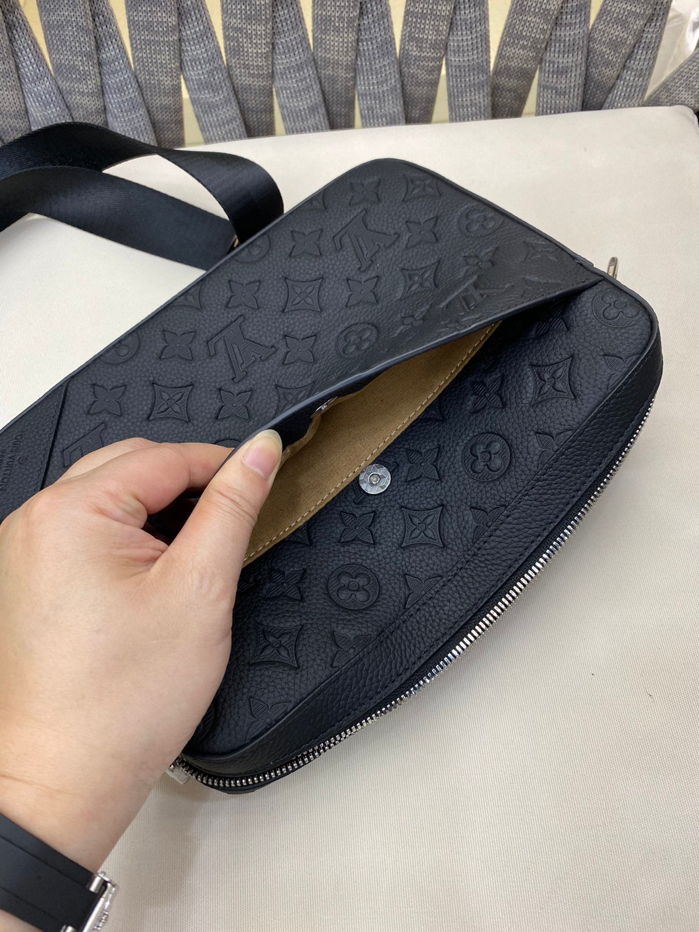 New Handmade Real leather V Logo fashion bagsXC052024122703
