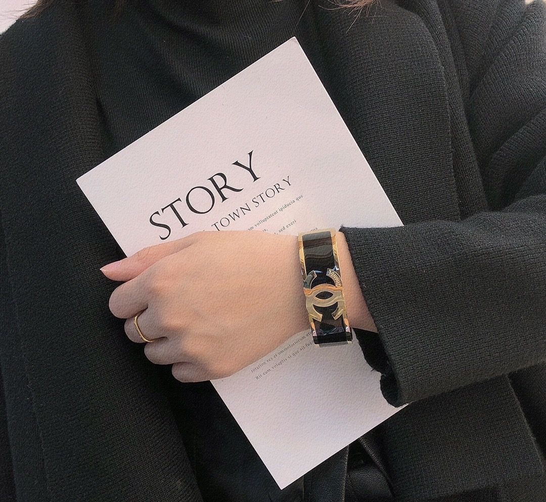 Small Fragrant Style Explosions Black Fashion Luxury Bracelet Tide Star SocialitePD052023122104