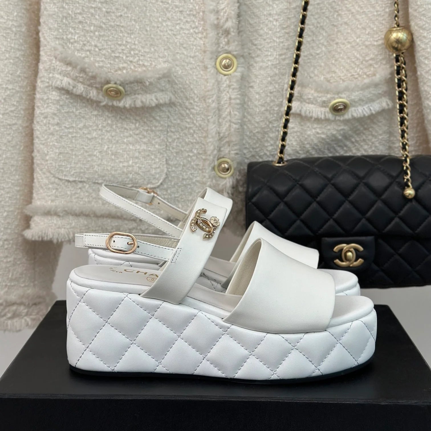 New fashion White and Black C Logo Women's SandalsXC052024021804