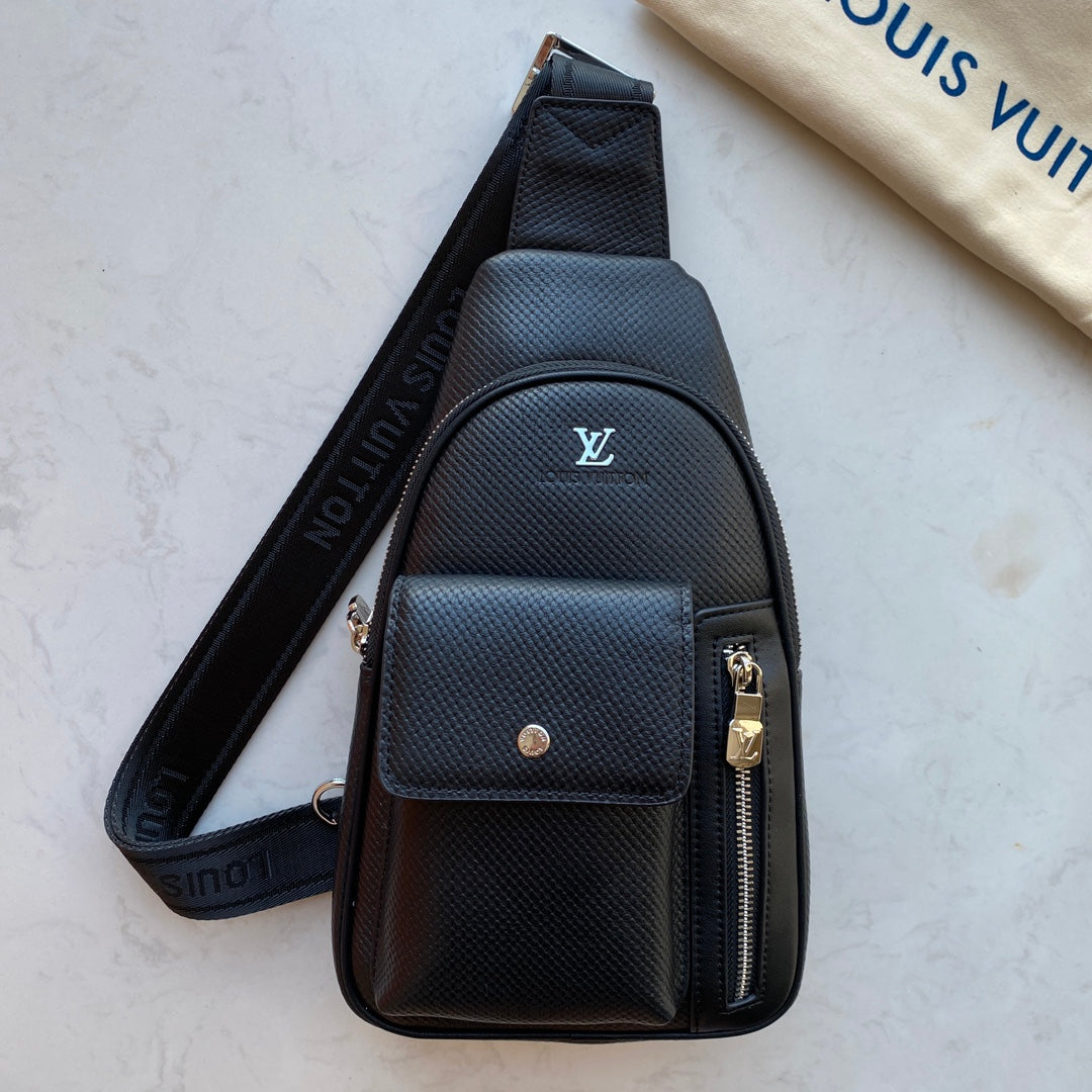 New V Logo Real Leather Men's bagsXC052025081312