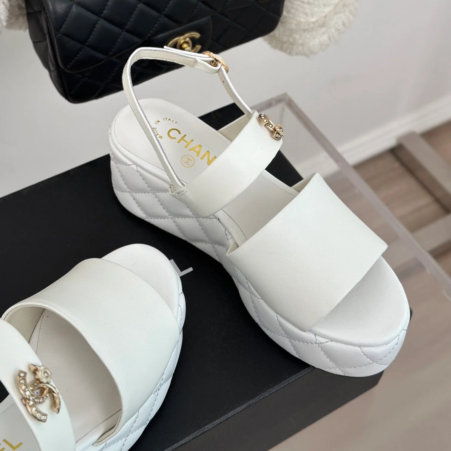 New fashion White and Black C Logo Women's SandalsXC052024021804