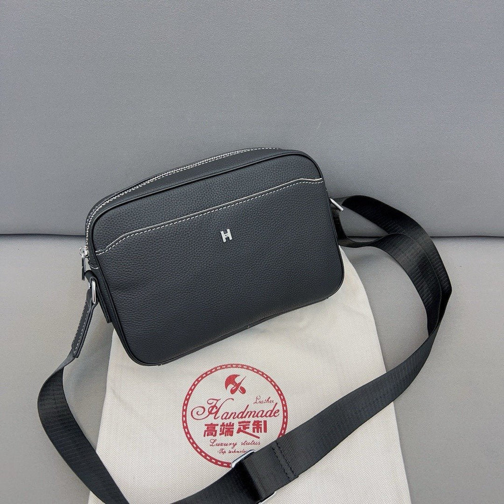 New Fashion Classic Versatile Men's Messenger Bag Crossbody Bag 1024020722