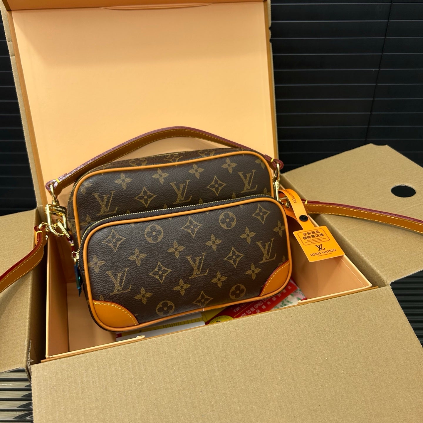 New Handmade Leather V Logo Bags XC052025072519