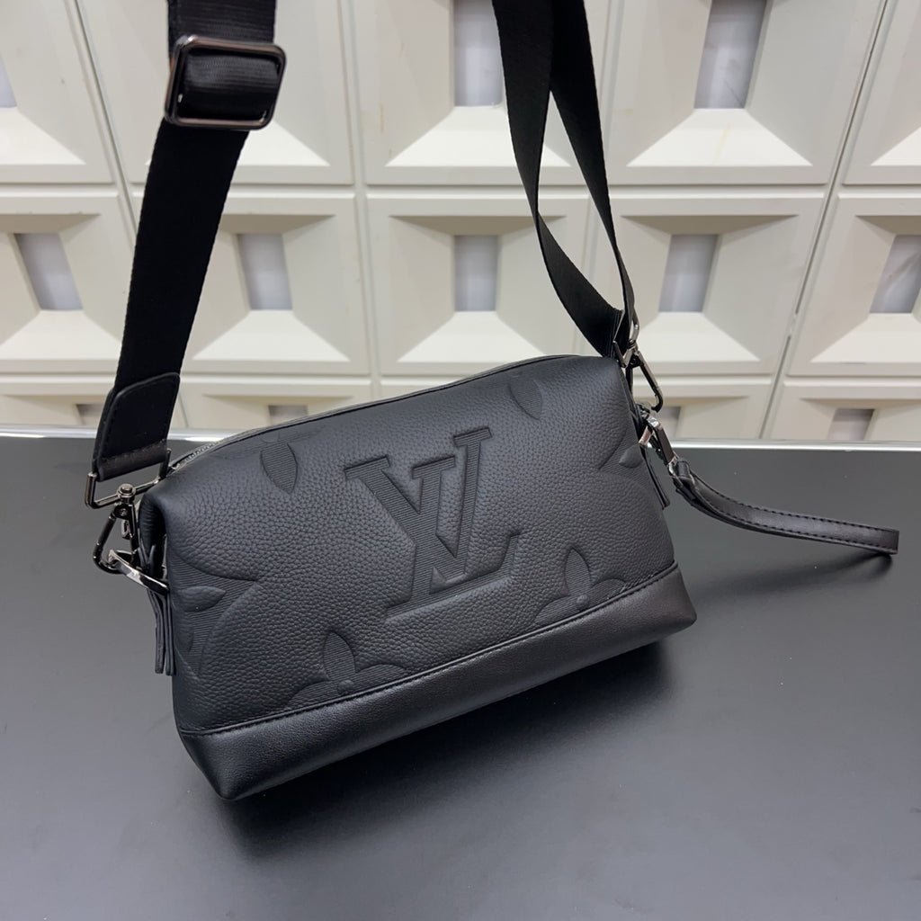New  Black Leather V Logo Men's BagsXC052025110304