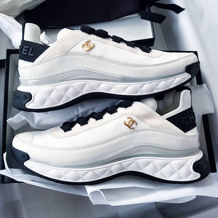 Classic fashionLogo Black and White Women's Sneakers