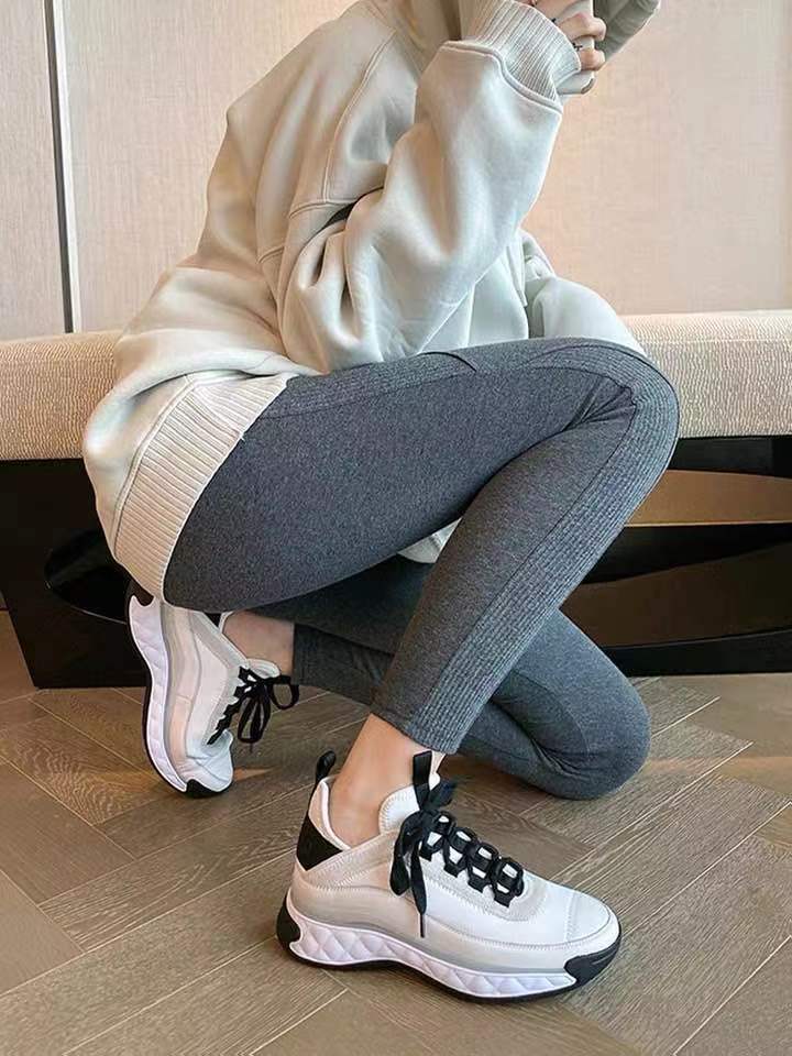 Classic fashionLogo Black and White Women's Sneakers