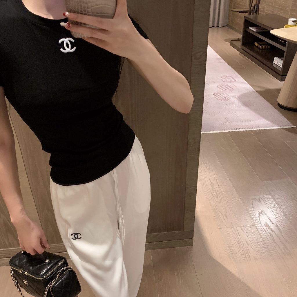 New Fashion Black and White Women's T-shirtXC052025021801