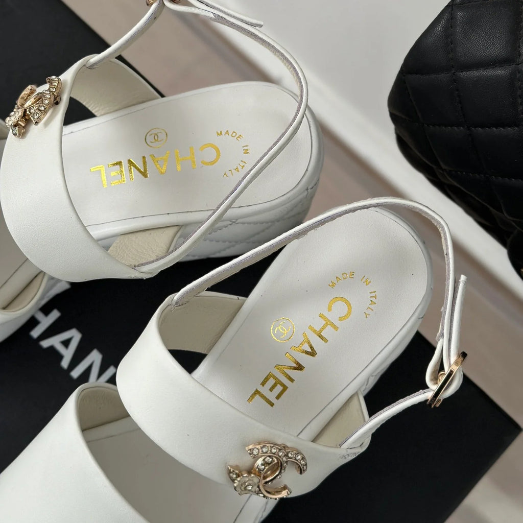 New fashion White and Black C Logo Women's SandalsXC052024021804
