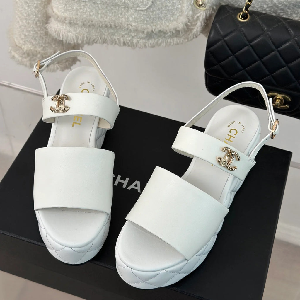 New fashion White and Black C Logo Women's SandalsXC052024021804