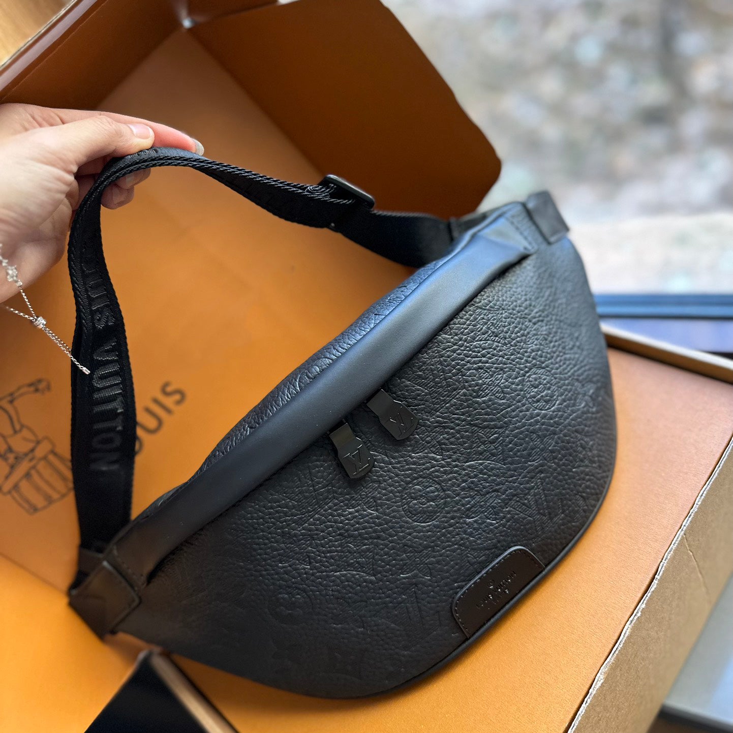 New Black Leather V Logo fashion BagsXC052023112202