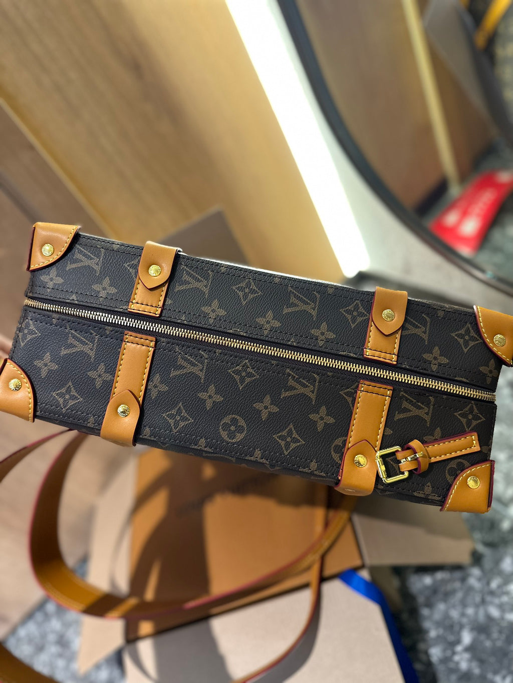 New Fashion V Logo Male or Female Bags052024022715