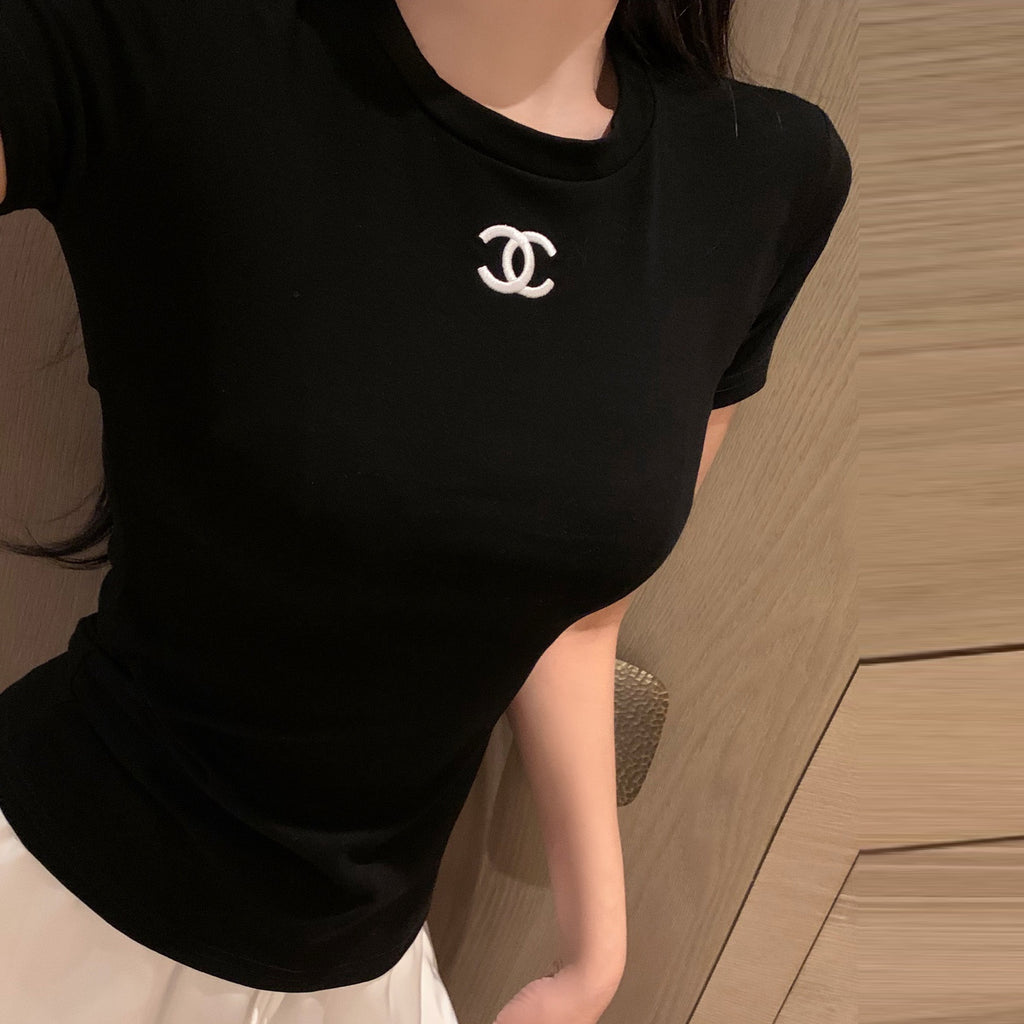 New Fashion Black and White Women's T-shirtXC052025021801