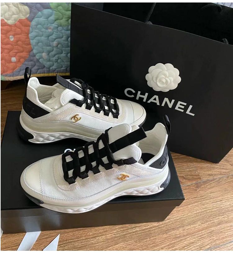 Classic fashionLogo Black and White Women's Sneakers