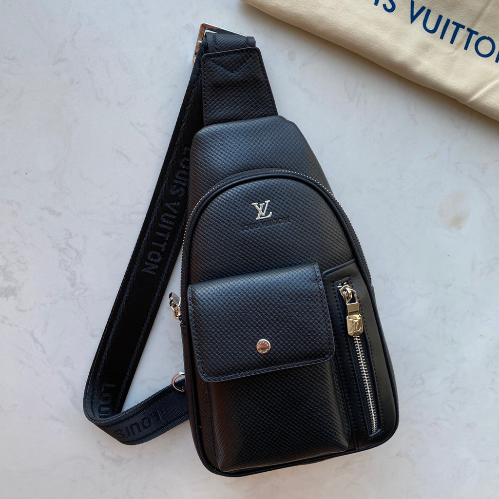 New V Logo Real Leather Men's bagsXC052025081312