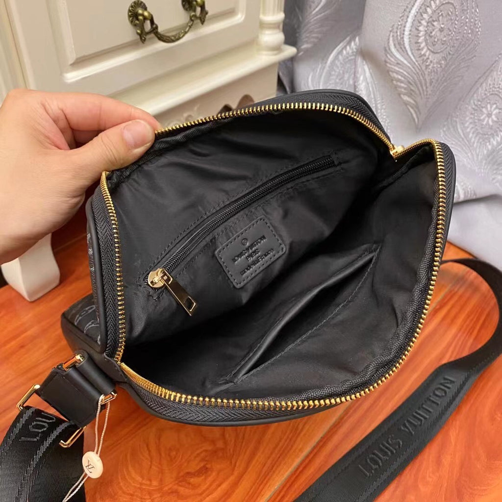 New Black Leather V Logo 26cm Men's BagsXC052025102201